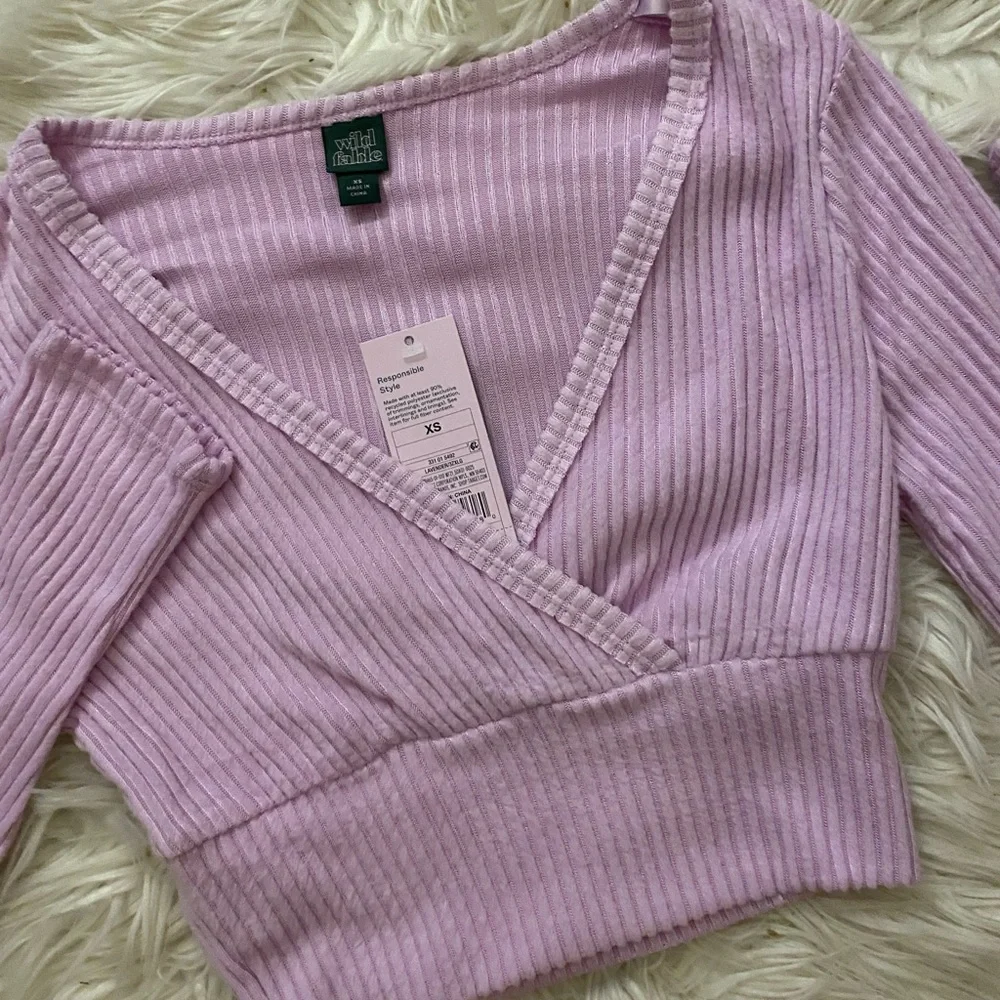 NWT Wild Fable crop top - Picture 2 of 2